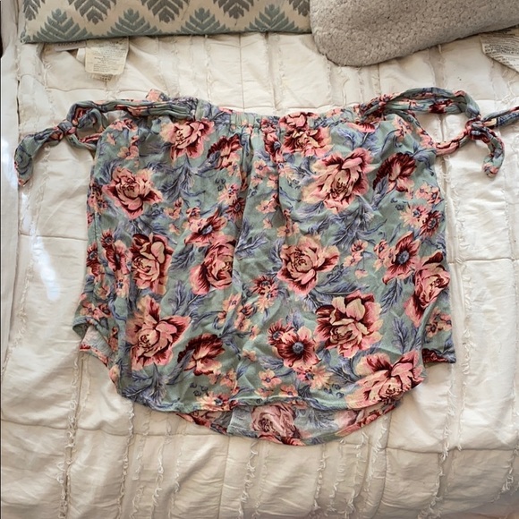 off the shoulder floral top - Picture 1 of 3